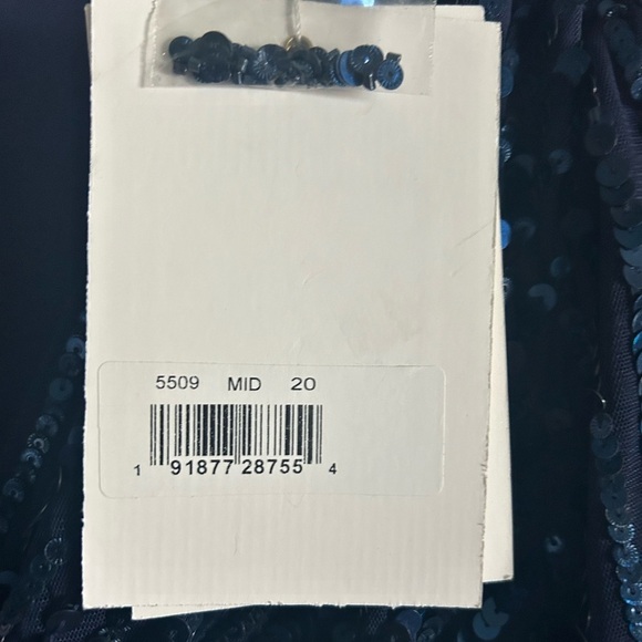 Mac Duggal 5509 NWT SEQUINED WRAP OVER 3/4 SLEEVE GOWN - Picture 10 of 12